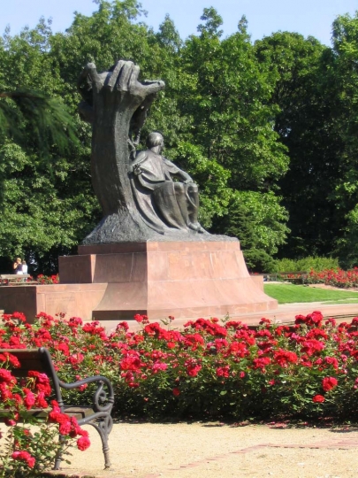 Parc lazienkowski   statue de Chopin   VARSOVIE 